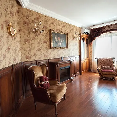 Apartment On Franzuskiy Boulevard 9