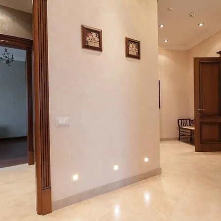 Apartment On Franzuskiy Boulevard 9 *