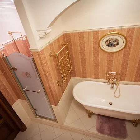Apartment On Franzuskiy Boulevard 9