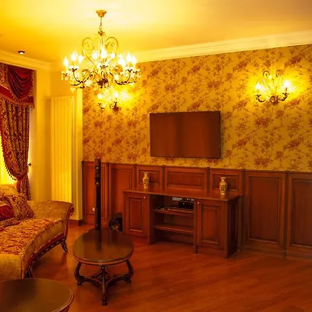 Apartment On Franzuskiy Boulevard 9 *