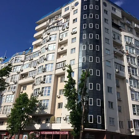On Franzuskiy Boulevard 9