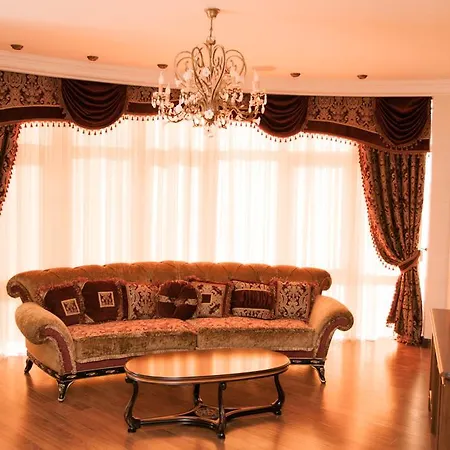 Apartment On Franzuskiy Boulevard 9