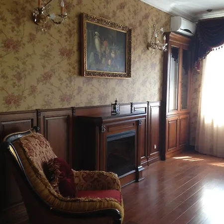 Apartment On Franzuskiy Boulevard 9 *